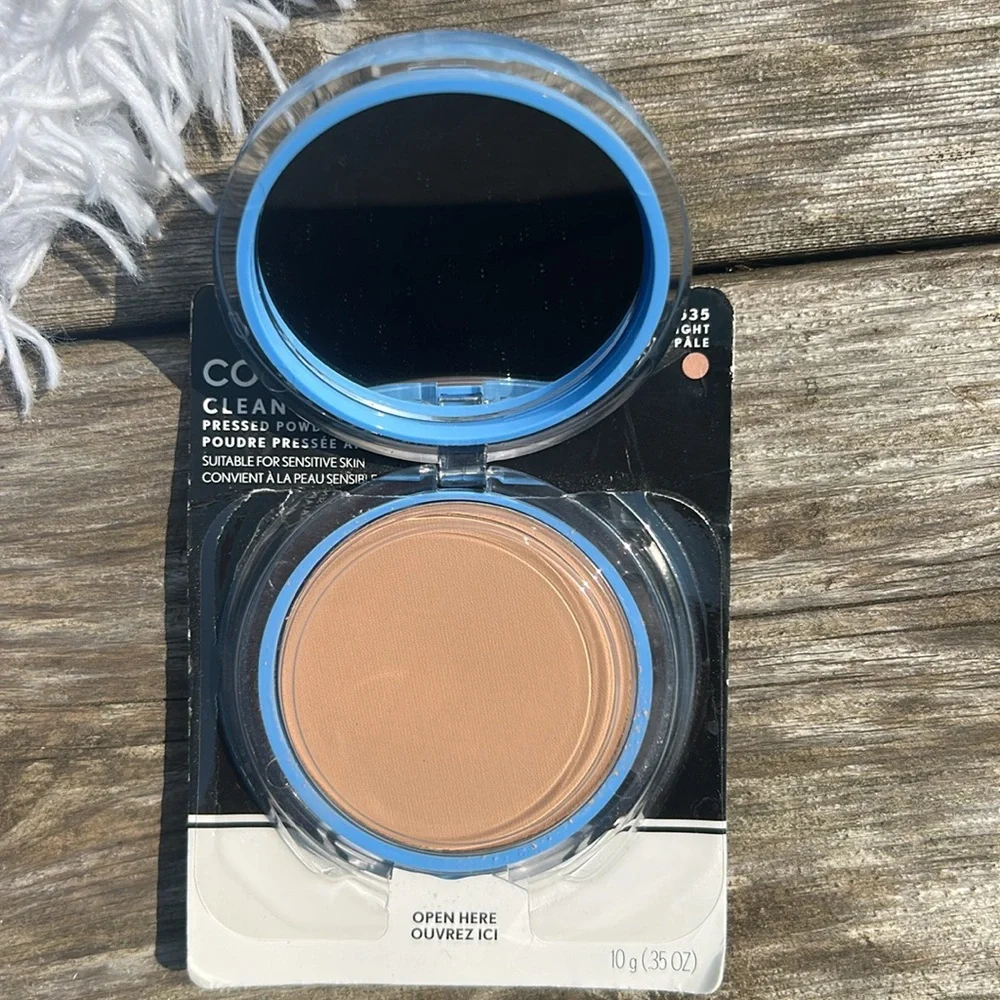 COVERGIRL Clean Matte Pressed Powder - Medium Light #535 - NEW
